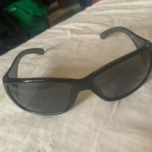 Free w/ any $50 Bundle Gorgeous Foster Grant Womens sunglasses w/ Sparkling Gems